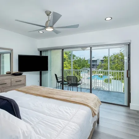 Tropical 2BR/2BA Getaway in Gorgeous Key Largo, Pool, Kayak, Lagoon, Marina,