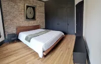 The Hyde Park Hide-A-Way is ready to welcome you with the comfort of home!