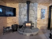 Charming 3-bedroom cabin in Madison, NH with private access to lake. - Alphydda