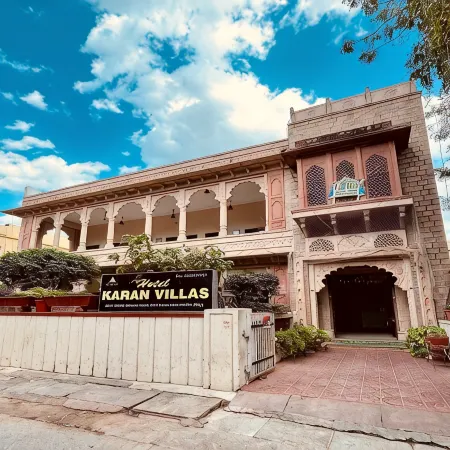 Hotel Karan Villas