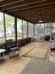 Peaceful 5-Bedroom, 3-Bathroom Lake Front Cabin with 2 Porches for Relaxing. - シャレー