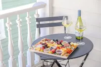 THE DELPHINE Luxury Downtown Charleston Villa, 1 Block to King + Private Pool - Villas
