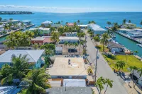 Relaxing Marathon Keys Home, Bikes & Beach Gear Included Near Sombrero Beach - Villas