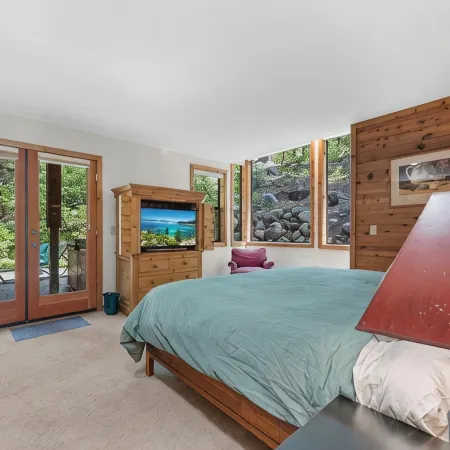 Spacious Donner Lakeview Home