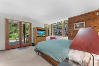Spacious Donner Lakeview Home