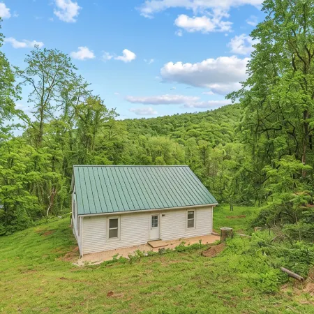 Charming 4-bedroom farmhouse in brilliant Roseland / The Hen House