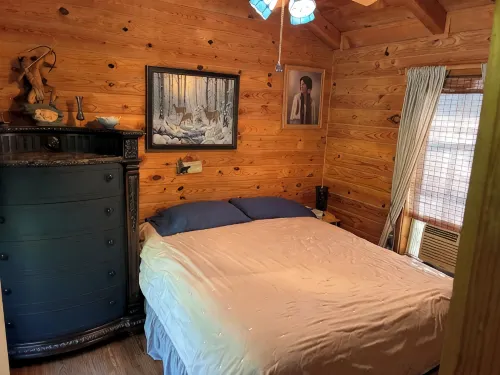 BEAUTIFUL LOG CABIN NEAR NEW RIVER HIKING STARGAZING WIFI NICE COUPLES RETREAT