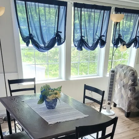 Serenity place. Relax in a semi rural setting 18 mile from Acadia National Park