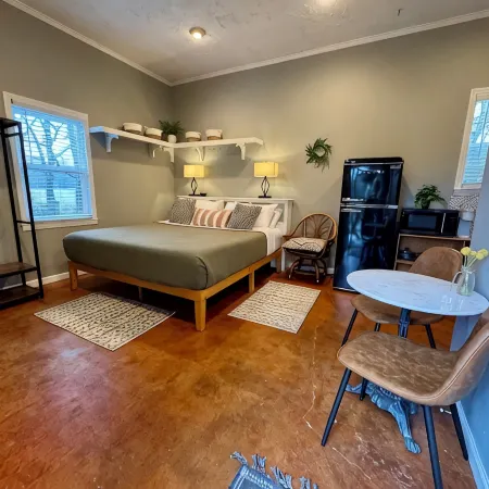 1-bedroom apartment in Mills River, NC-Close to hiking, breweries, dog friendly