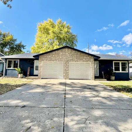 Charming 2-bedroom house with Feather Theme , WiFi in excellent Aurora