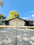 Charming Feathers Theme Home, King Bed, 2-bedroom house in Aurora with WiFi - 3-Star