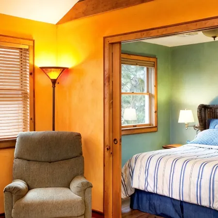 Charming 1-bedroom cottage with WiFi and AC in Saugerties