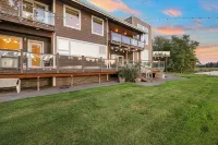 Waterfront perfection with multiple bedrooms & bathrooms - 5000 sf - 4-Star