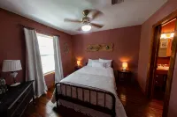 Charming 2-bedroom house in fabulous Breaux Bridge with WiFi, AC - Wifi