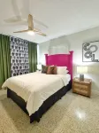 The Golden Pelican – Your Waterfront Escape in Gulf Harbors - Kolam Renang Peribadi