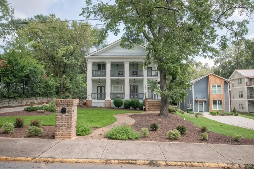 Upscale 4BR Walk to Stadium and Downtown - balcony