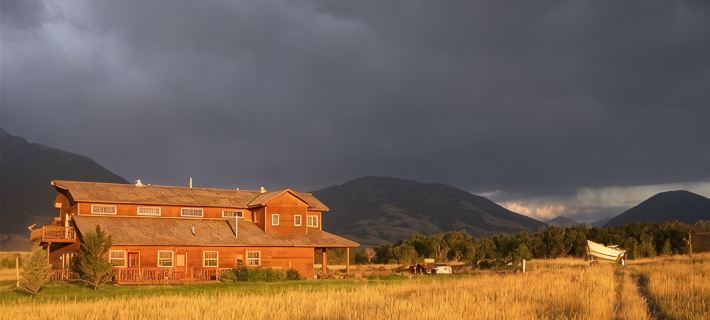 Beautiful Lodge on the Yellowstone River! Hotels in Park County