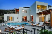 Spacious Villa with Private Pool and Sea View, Just 150 Meters from the Sea - Villaer