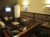 Hostel Deco Hotels near Nova Gallery