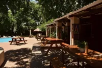 Shoestrings Backpackers Lodge Vic Falls - Pools