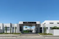 Durham Court Motor Inn - parking