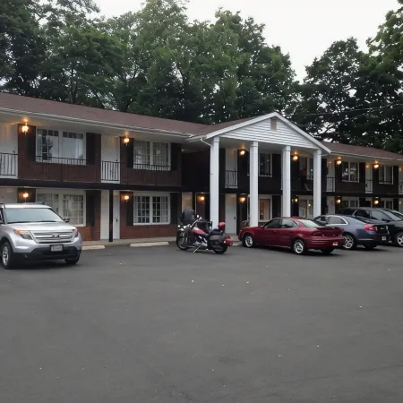 Coachman Motor Lodge