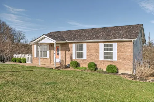 Rainbow Ranch: Family Friendly 4 Bedroom in Lovely Williamstown, 5 min to ARK! - 4-Star