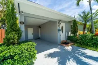 Grey Manor – Spacious 3Br/2BA Hallandale Home, Heated Pool & Smart Amenities - Wifi
