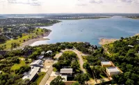 Couple's 2nd Story Lake House Retreat - Sup Boards + Bikes! - con encanto