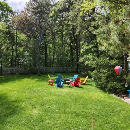 Bright, spacious, private beach home. Big backyard, firepit, deck. Family fave!