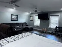 Beautiful Lake House with Private Sandy Beach, Hot Tub, Kayaks, 5 Beds, 5 Bath - Homestays