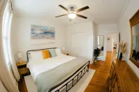 Cozy Updated Century Gem- Prime Location - Sleeps 10- Make Yourself at Home! - Bungalows