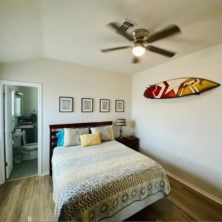 Surfside Beach Home  6 beds. Sleeps  8 to 10