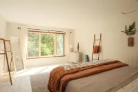 Spacious Forest Retreat - Firepit & Pool Table - 4-Star