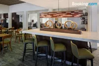 Courtyard Houston Westchase - bar