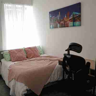 Falkirk City Centre Stylish 2 Bed Flat Rooms