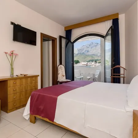 Bajamar Beach Hotel
