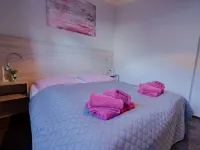 Light-flooded architect house in a quiet location FeWo "Red" Hotels in Edertal