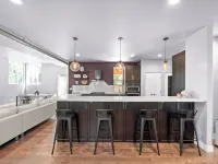 Modern House, Fully Fenced, Private Balcony, Fire Pit, Close to Ski Resorts Hotels in Millcreek