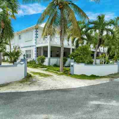 Lovely & spacious apartment in Grace Bay, Providenciales - AC, WiFi, Smart TV Hotel Exterior