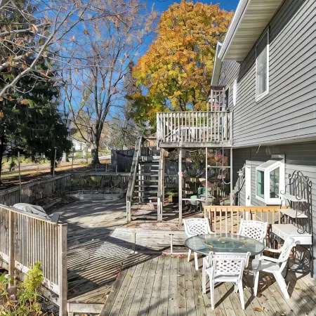 Spacious 6-Bed 3-Bath Retreat Next to park—ideal for Family & Group Getaways