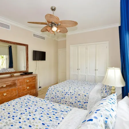 Beachfront Oversized 1 Bedroom Condo, Playa Turquesa
