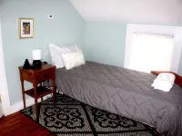 Cozy Pet Friendly House Next To Train Hotels in Canton
