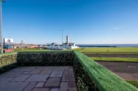 Luxury Apartment with Sea Views Balcony - Holiday Apartments