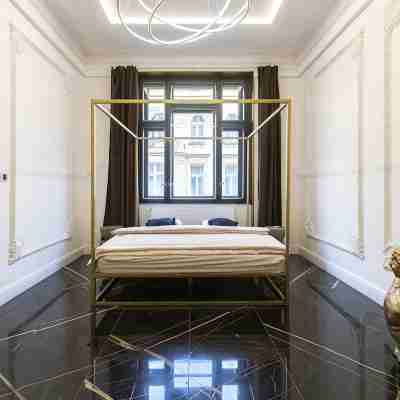 Antique Glam Apartment - looking for luxury, glamour, exuberance in the Old Town Rooms