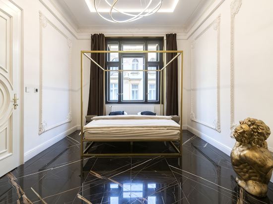 Antique Glam Apartment - looking for luxury, glamour, exuberance in the Old Town