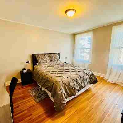 Charming West Village Townhouse, steps from shops and entertainment. Rooms