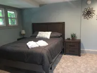 Cozy home, short walk to Crystal Lake - 4-Star