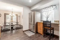 Stunning Custom Ranch in Central Roswell - 무료 와이파이