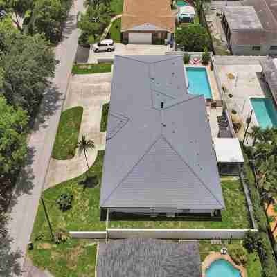 7BR w/ Heated Pool Jacuzzi, Theatre Hotel Exterior
